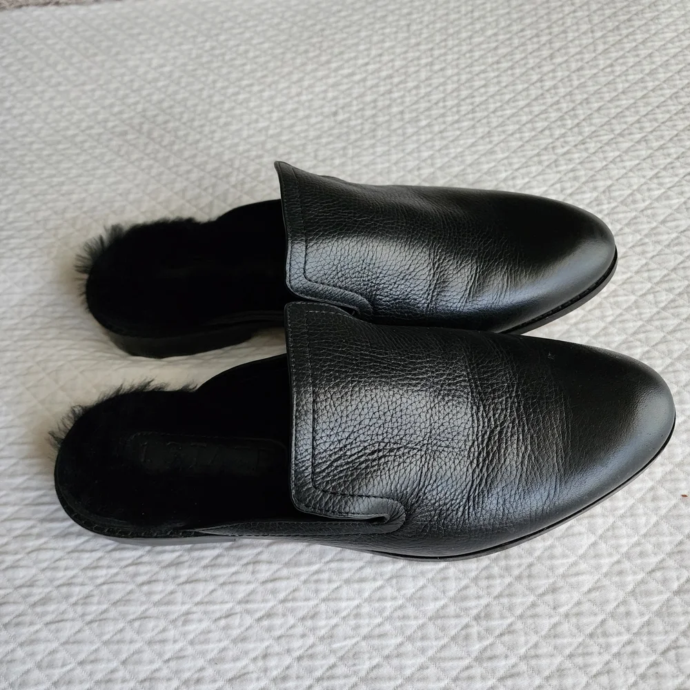 1.STATE Black Fur-Trimmed Shoes - Picture 2 of 4